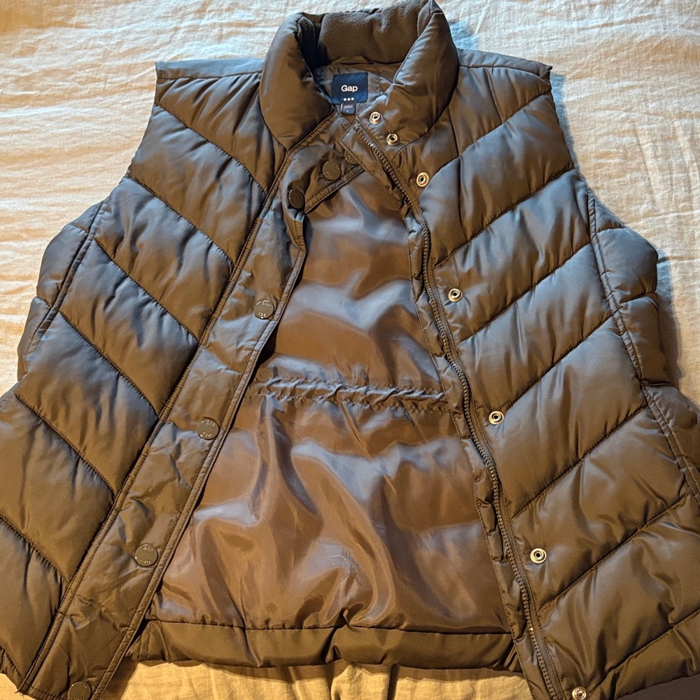 GAP Women's Puffer Vest - Charcoal
